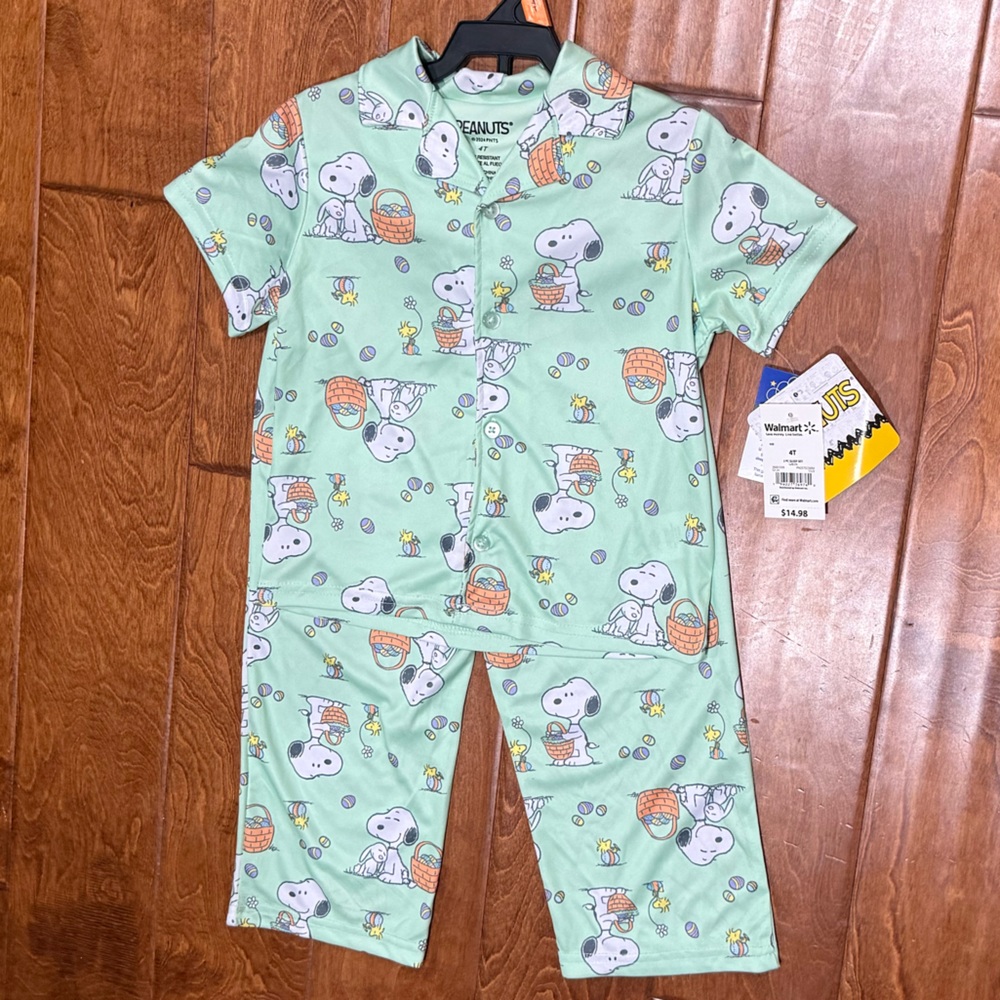 NWT Size 4T Easter Green Snoopy Pajama Set